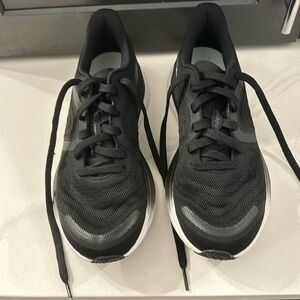 Like new lululemon Blissfeel Shoes. Size 8